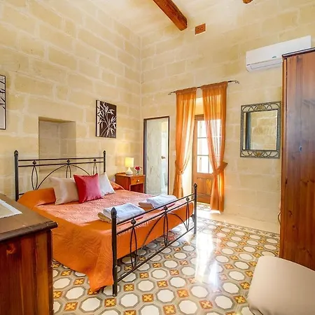 Country house Ta Gananz Ghasri (Gozo)